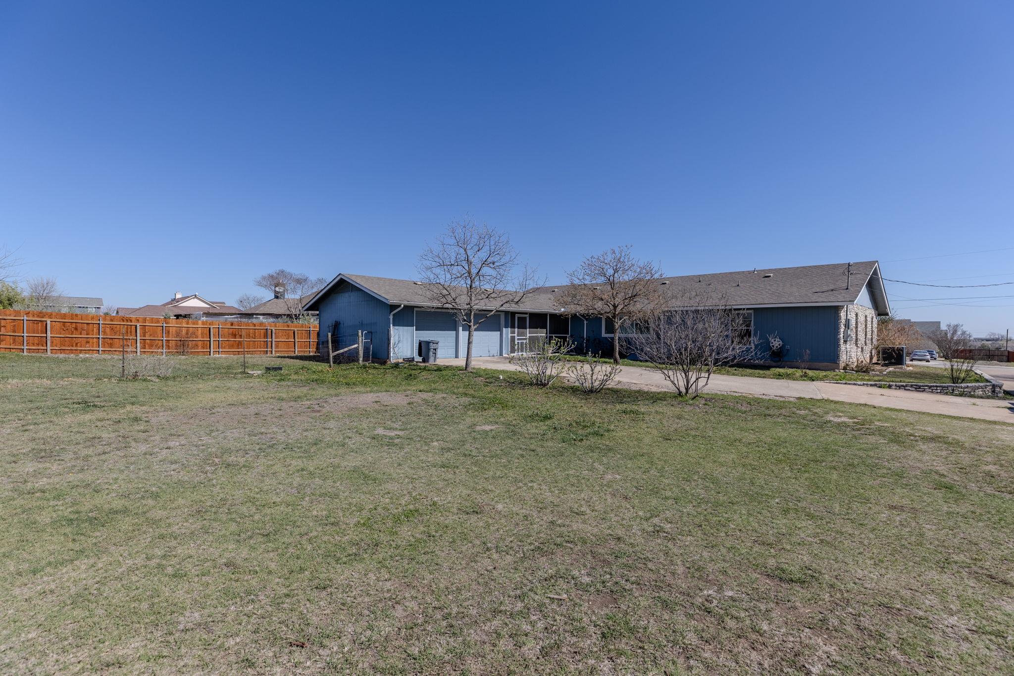 81 Family Cir, Hutto, TX 78634