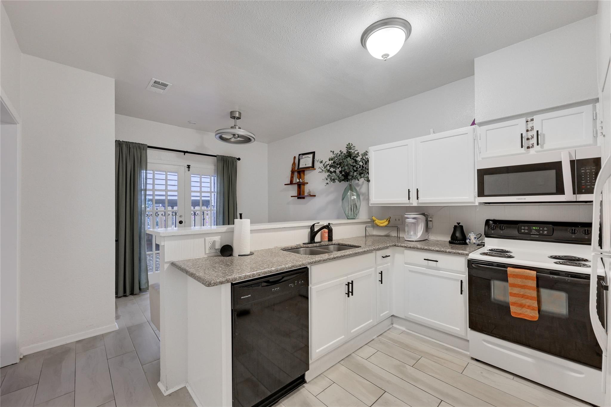 2801 Rio Grande St # 103, Austin, TX 78705