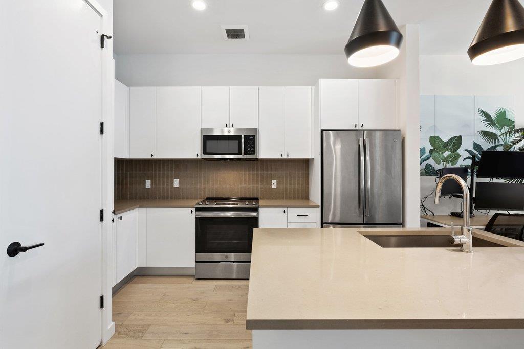 800 Embassy Dr # 413, Austin, TX 78702