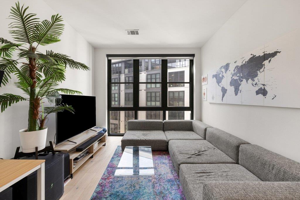 800 Embassy Dr # 413, Austin, TX 78702