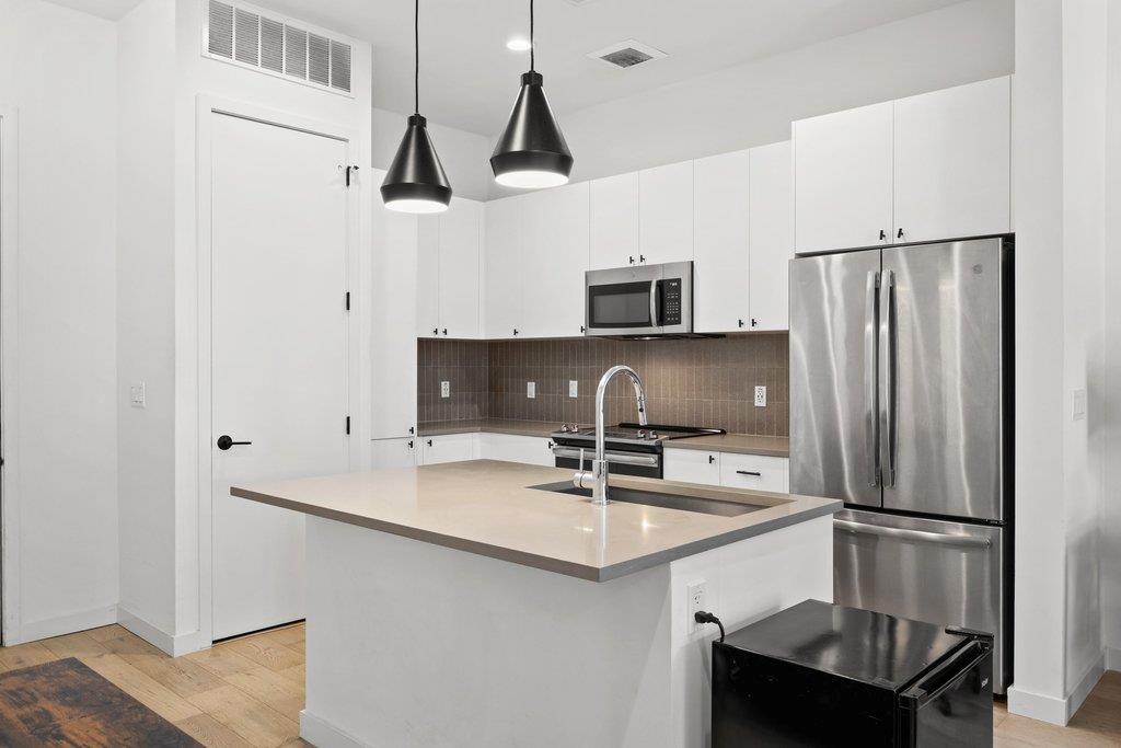 800 Embassy Dr # 413, Austin, TX 78702