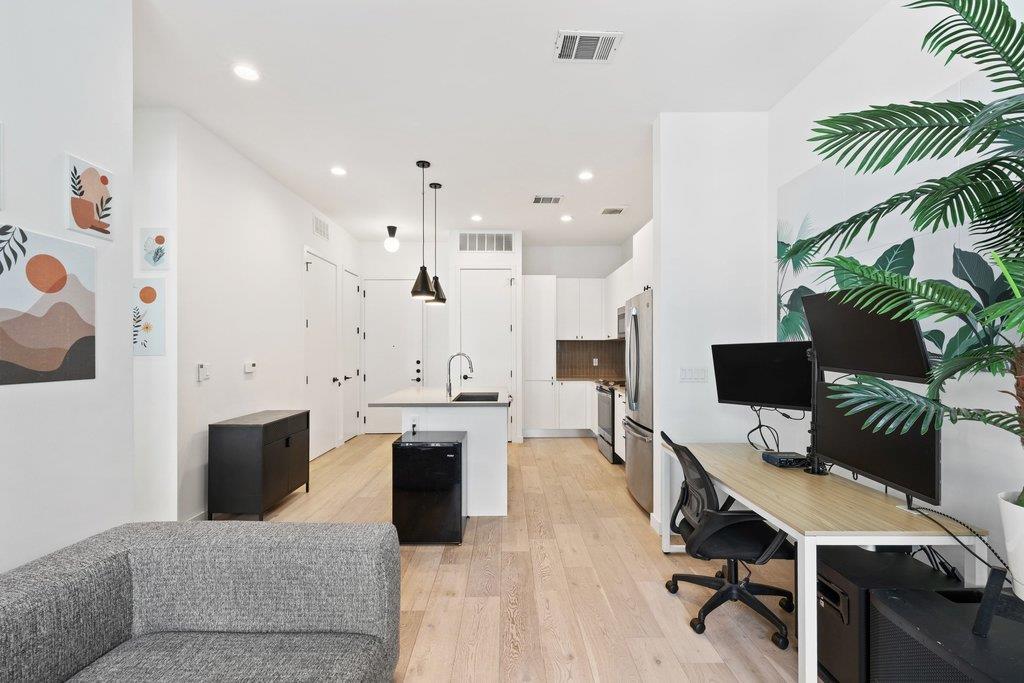 800 Embassy Dr # 413, Austin, TX 78702