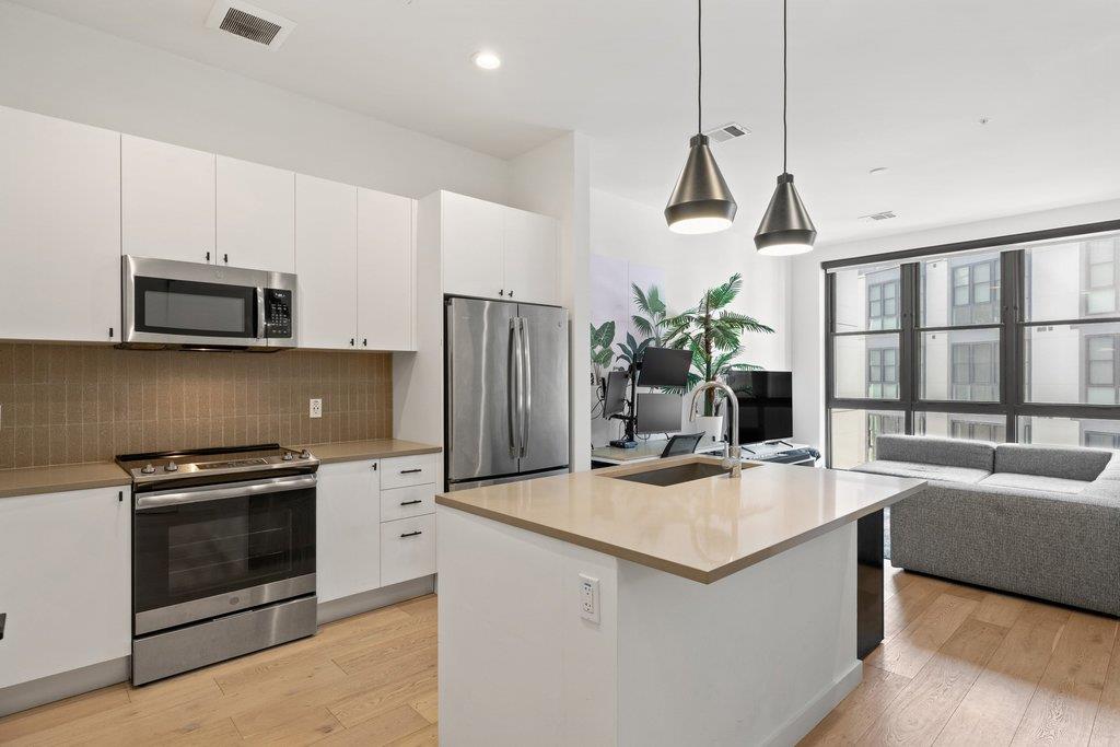 800 Embassy Dr # 413, Austin, TX 78702