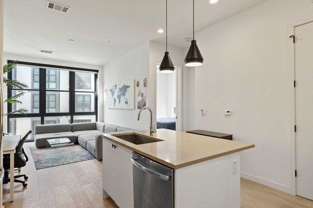 800 Embassy Dr # 413, Austin, TX 78702