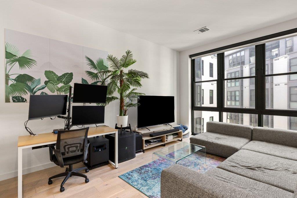 800 Embassy Dr # 413, Austin, TX 78702