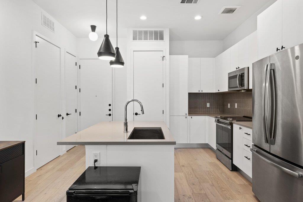 800 Embassy Dr # 413, Austin, TX 78702