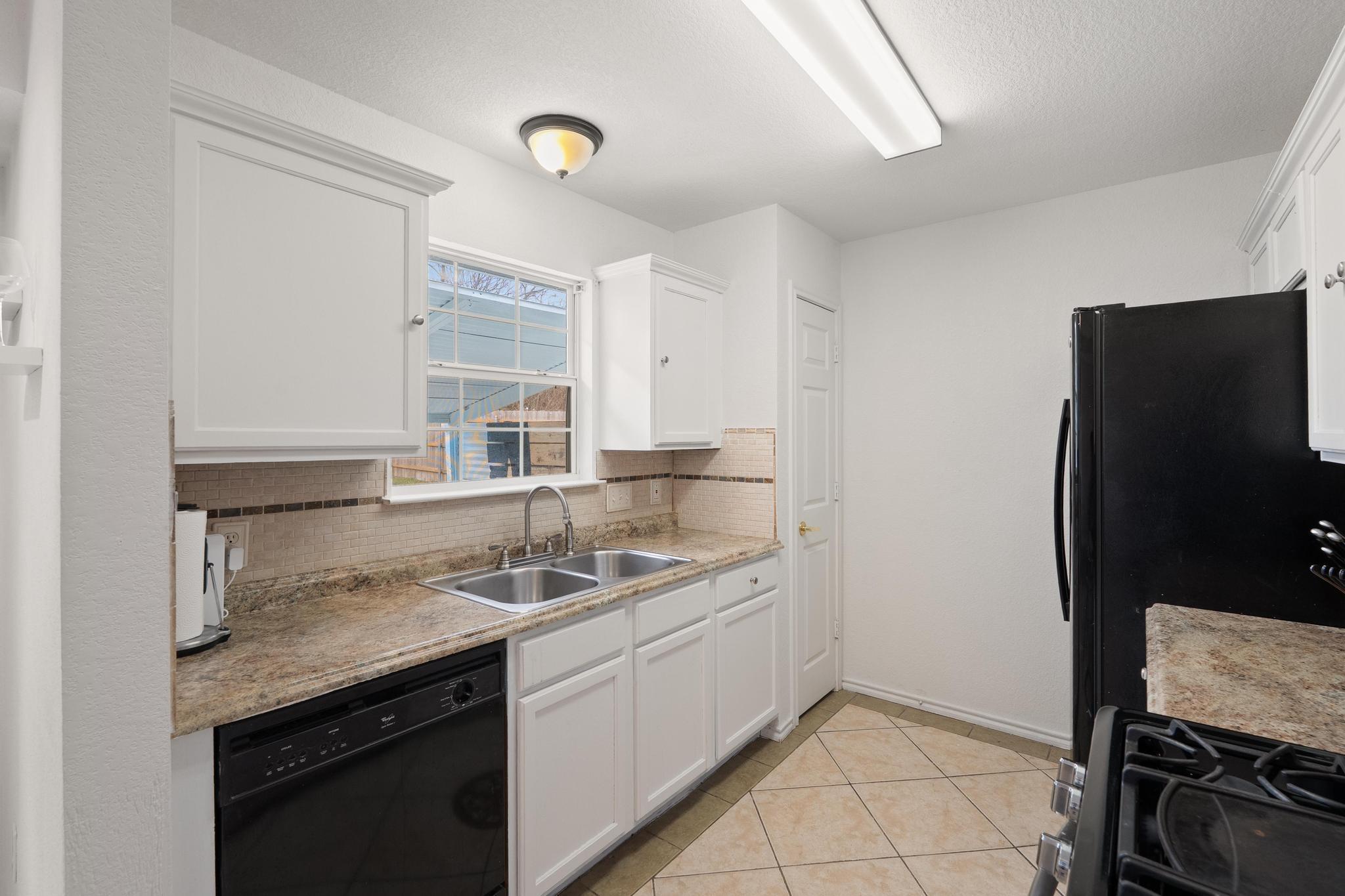 1309 Mallard Ln, Taylor, TX 76574