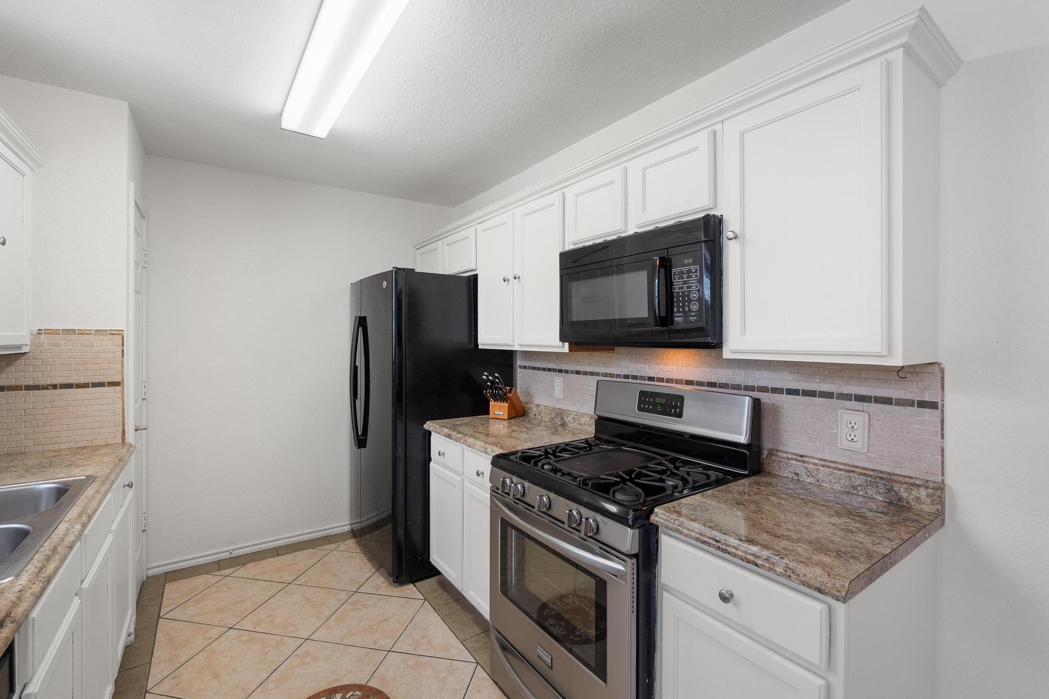 1309 Mallard Ln, Taylor, TX 76574