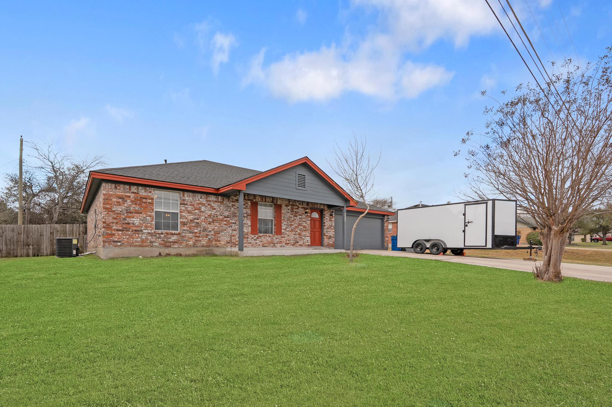 1309 Mallard Ln, Taylor, TX 76574