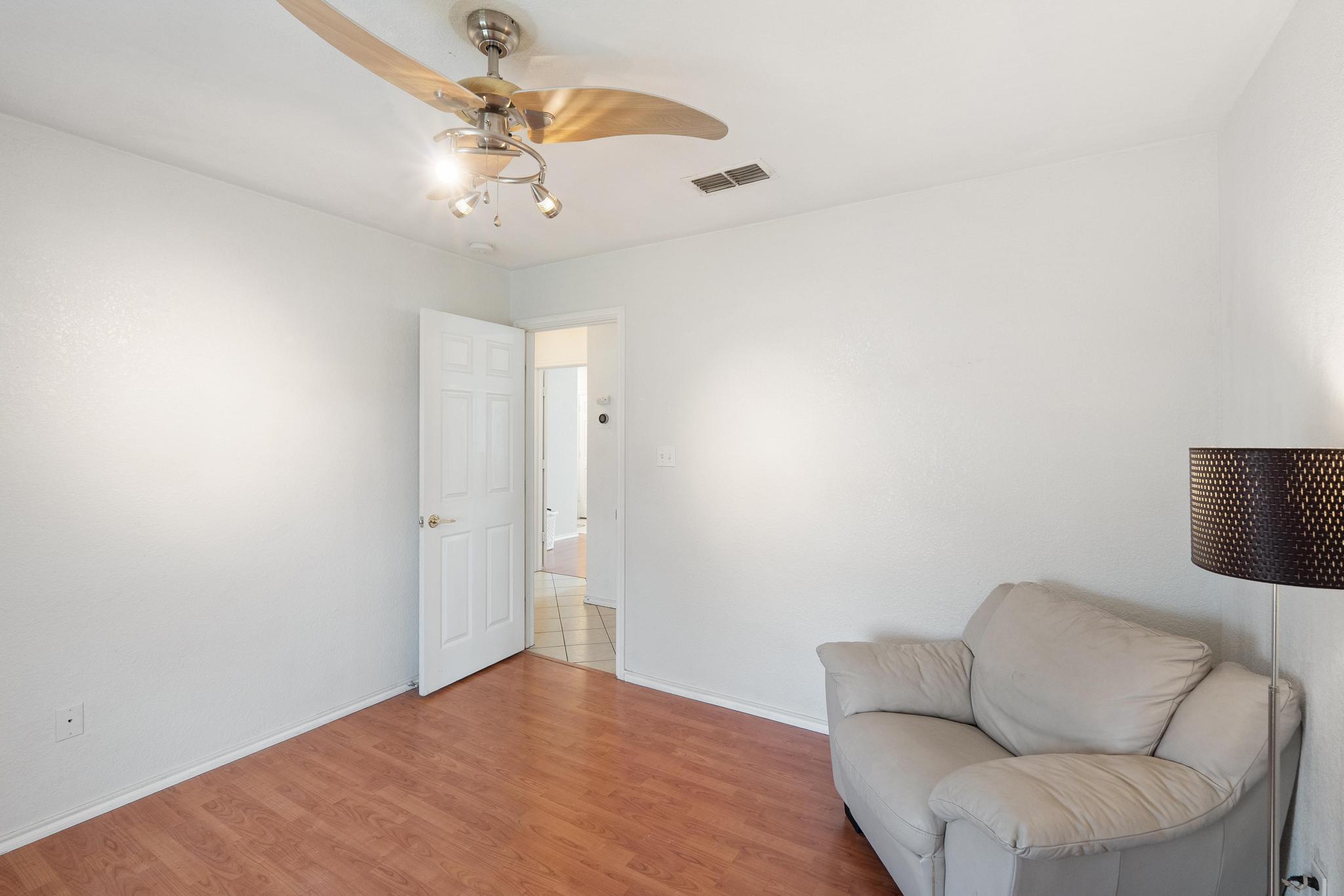 1309 Mallard Ln, Taylor, TX 76574