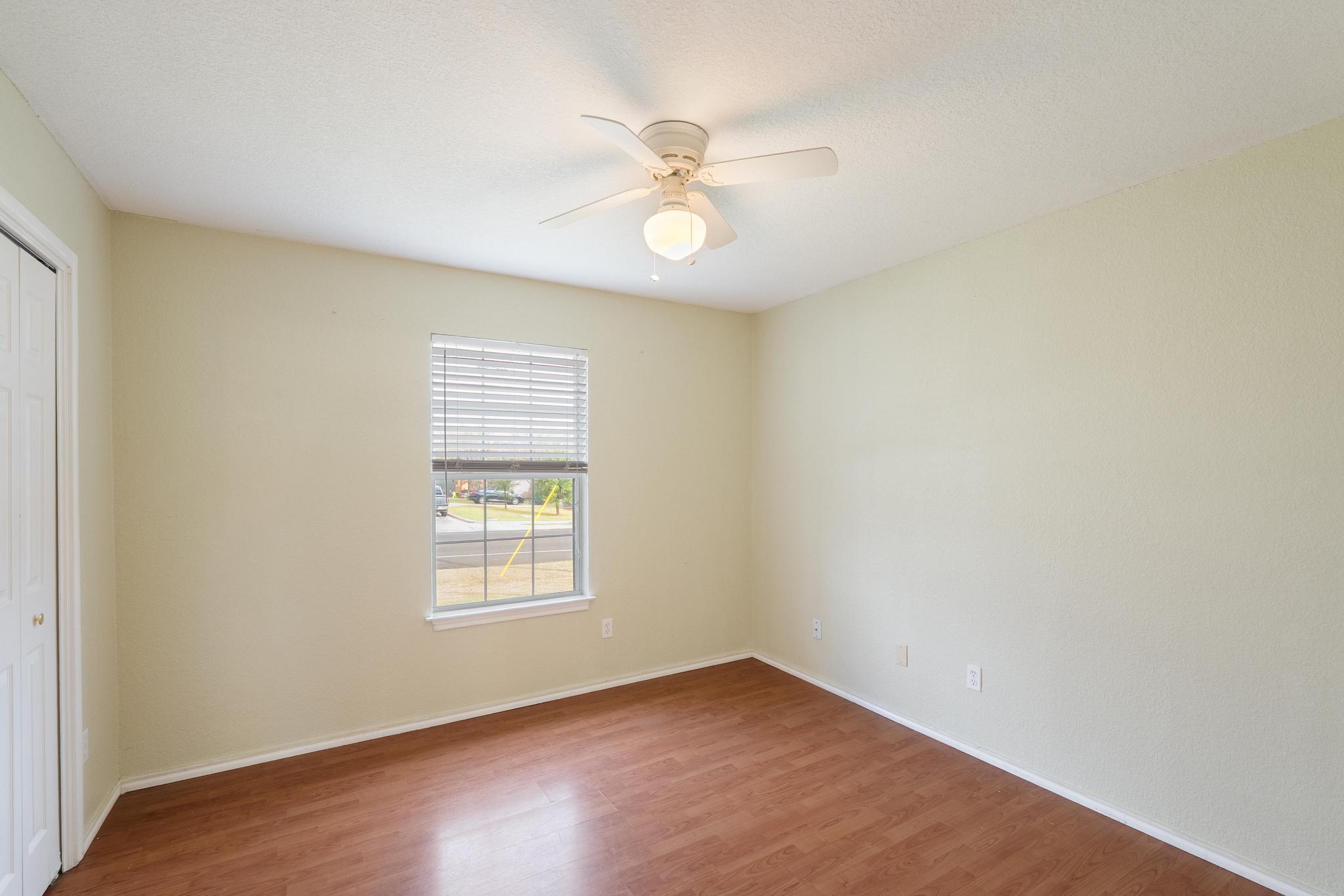 1309 Mallard Ln, Taylor, TX 76574