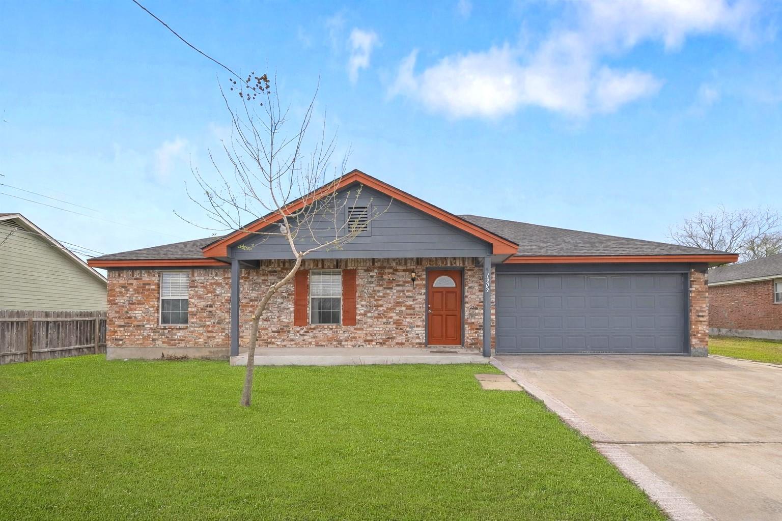 1309 Mallard Ln, Taylor, TX 76574