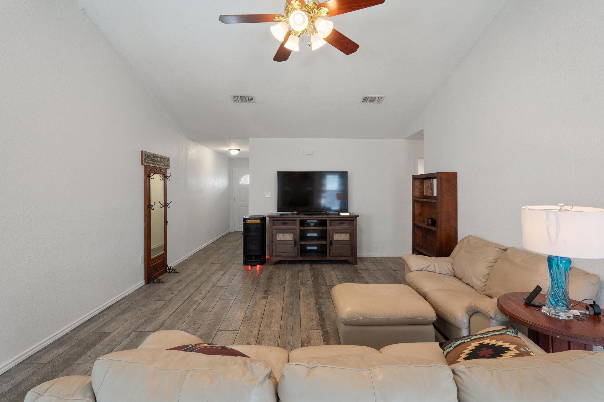 1309 Mallard Ln, Taylor, TX 76574