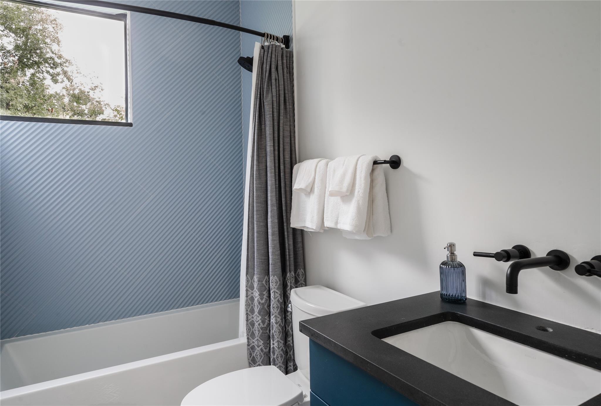 1103 Cherico St # 2, Austin, TX 78702