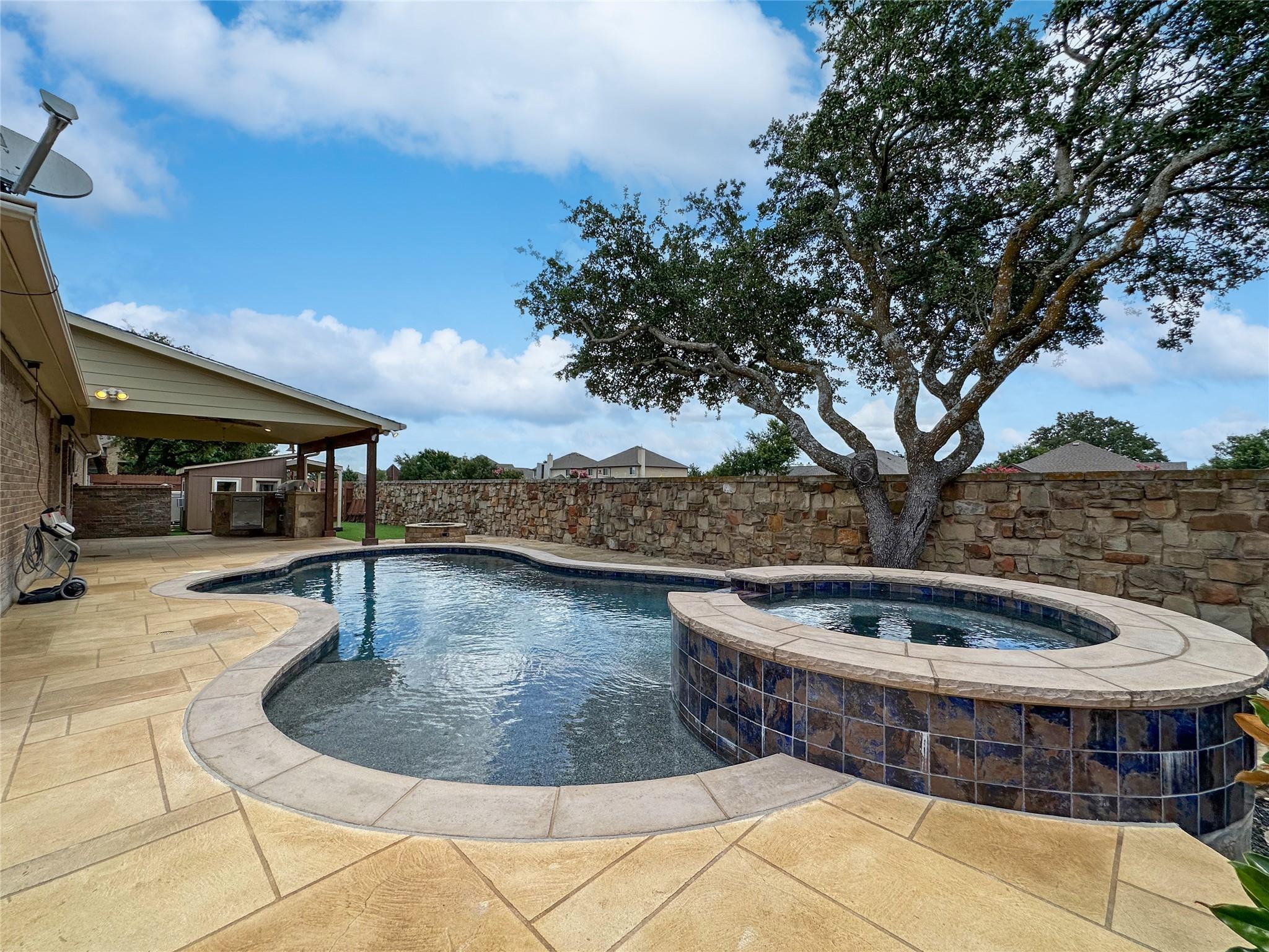 201 Arrezo Ln, Georgetown, TX 78628