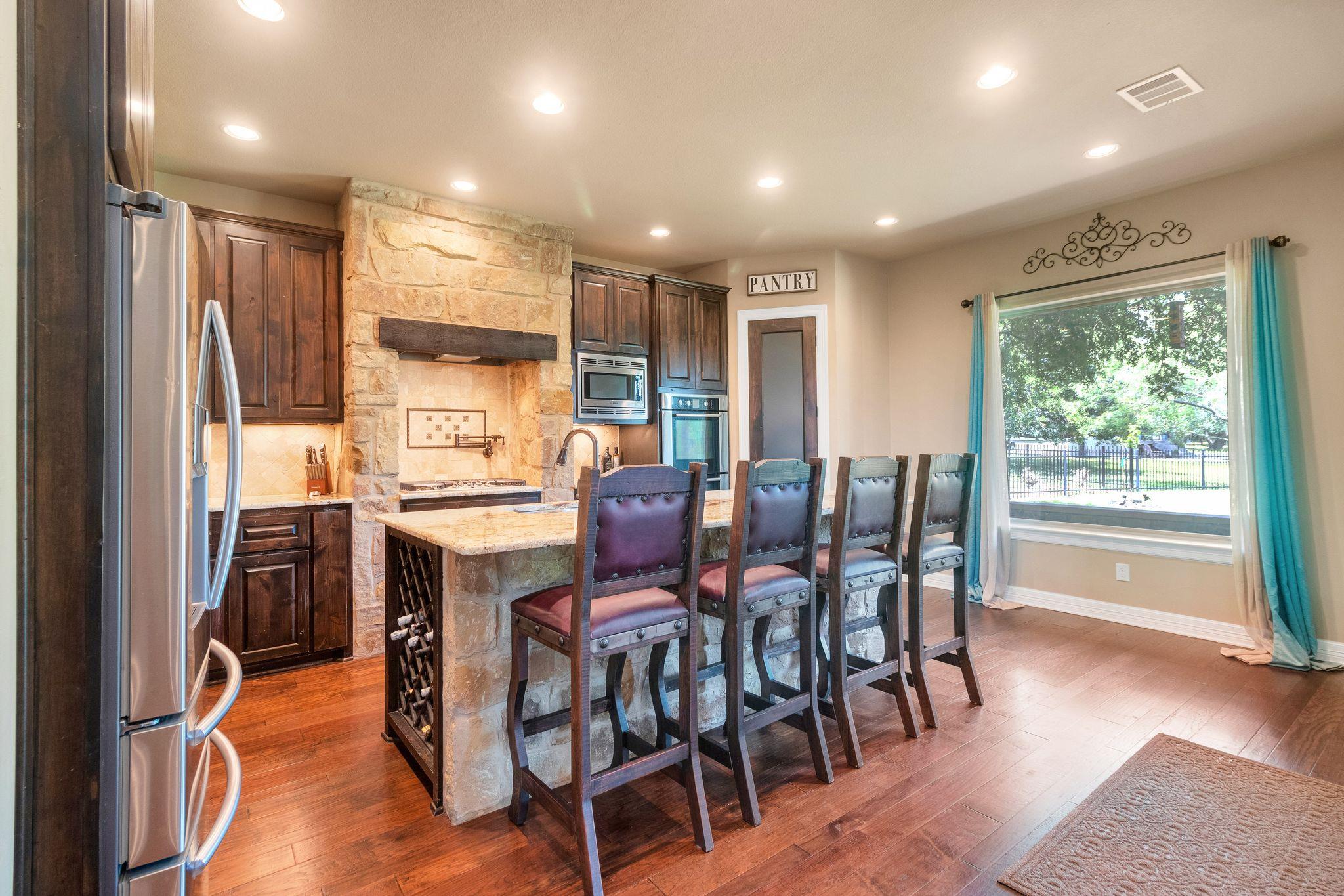 304 Pheasant Meadow Mdw, Liberty Hill, TX 78642