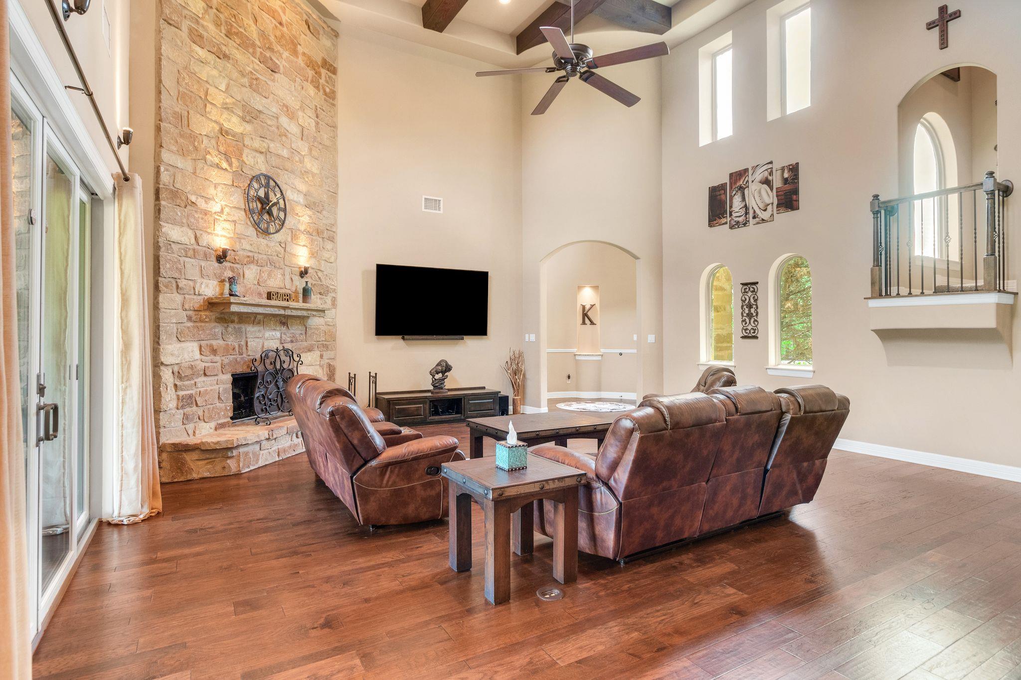 304 Pheasant Meadow Mdw, Liberty Hill, TX 78642