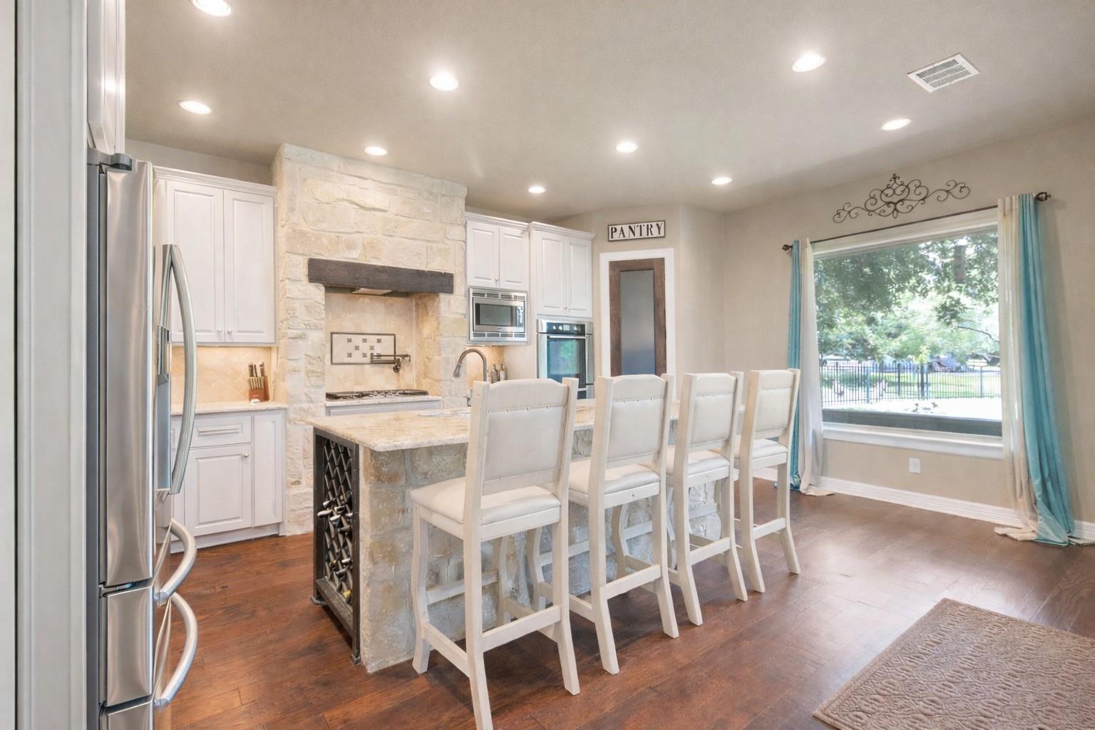 304 Pheasant Meadow Mdw, Liberty Hill, TX 78642