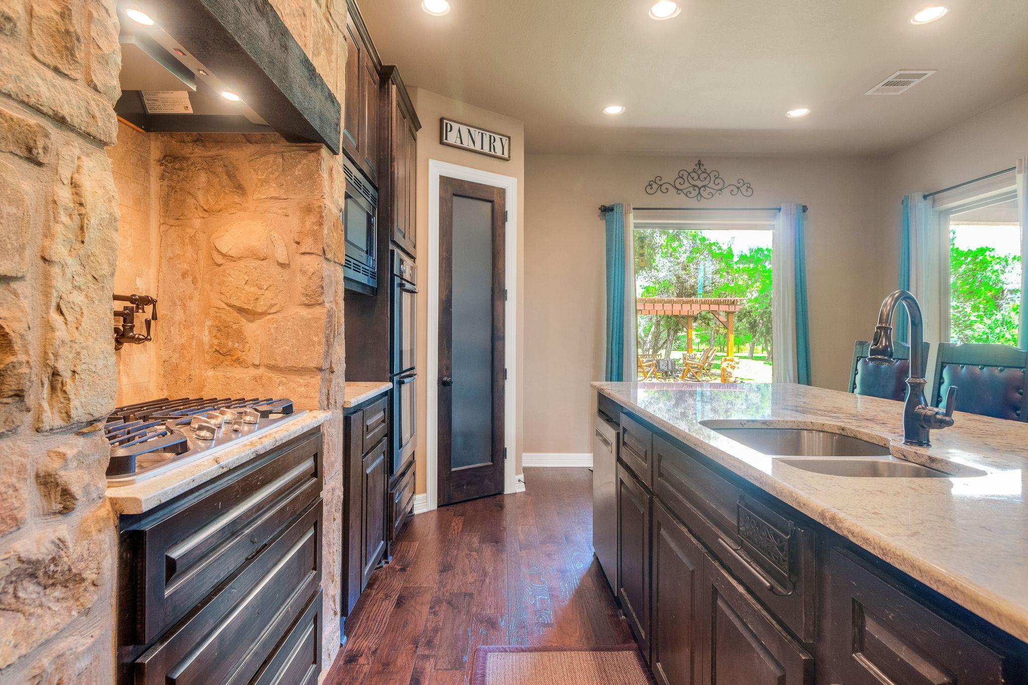 304 Pheasant Meadow Mdw, Liberty Hill, TX 78642