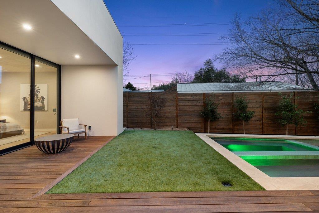 910 W Johanna St, Austin, TX 78704