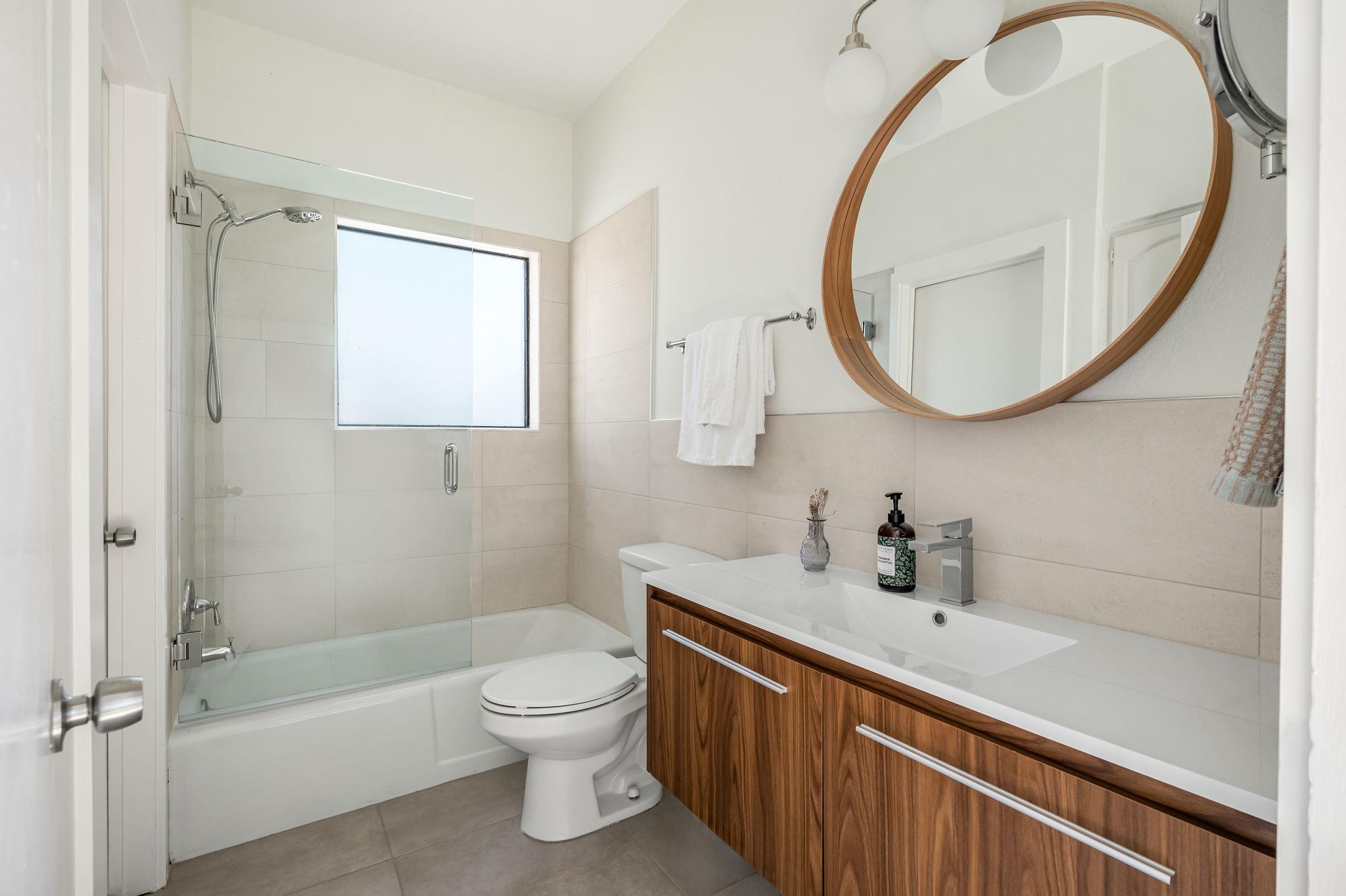 1910 Robbins Pl # 311, Austin, TX 78705