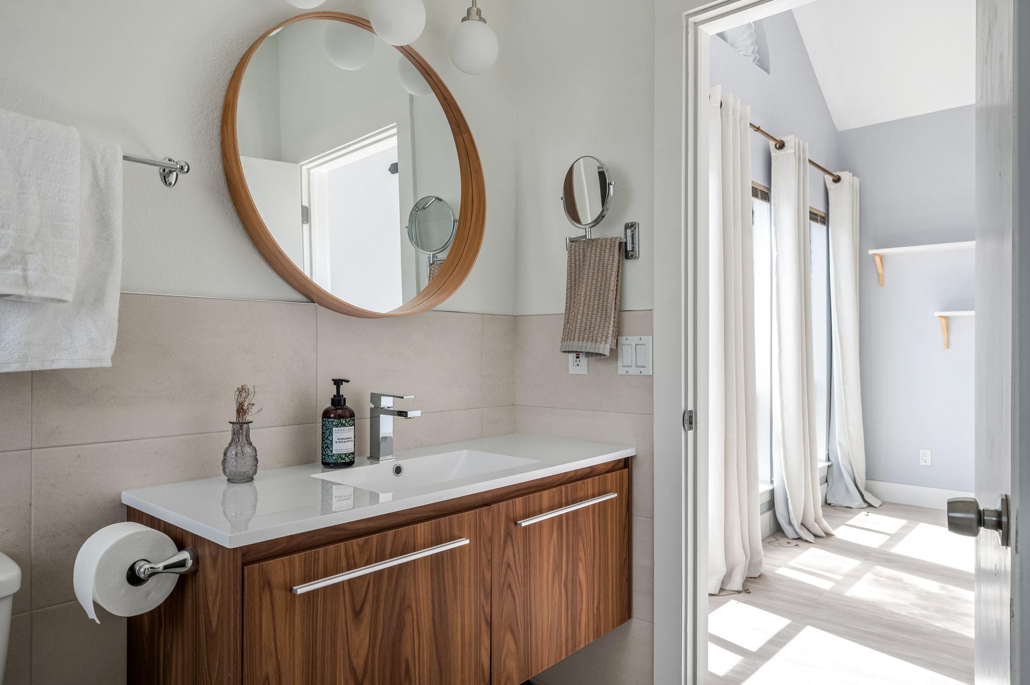 1910 Robbins Pl # 311, Austin, TX 78705