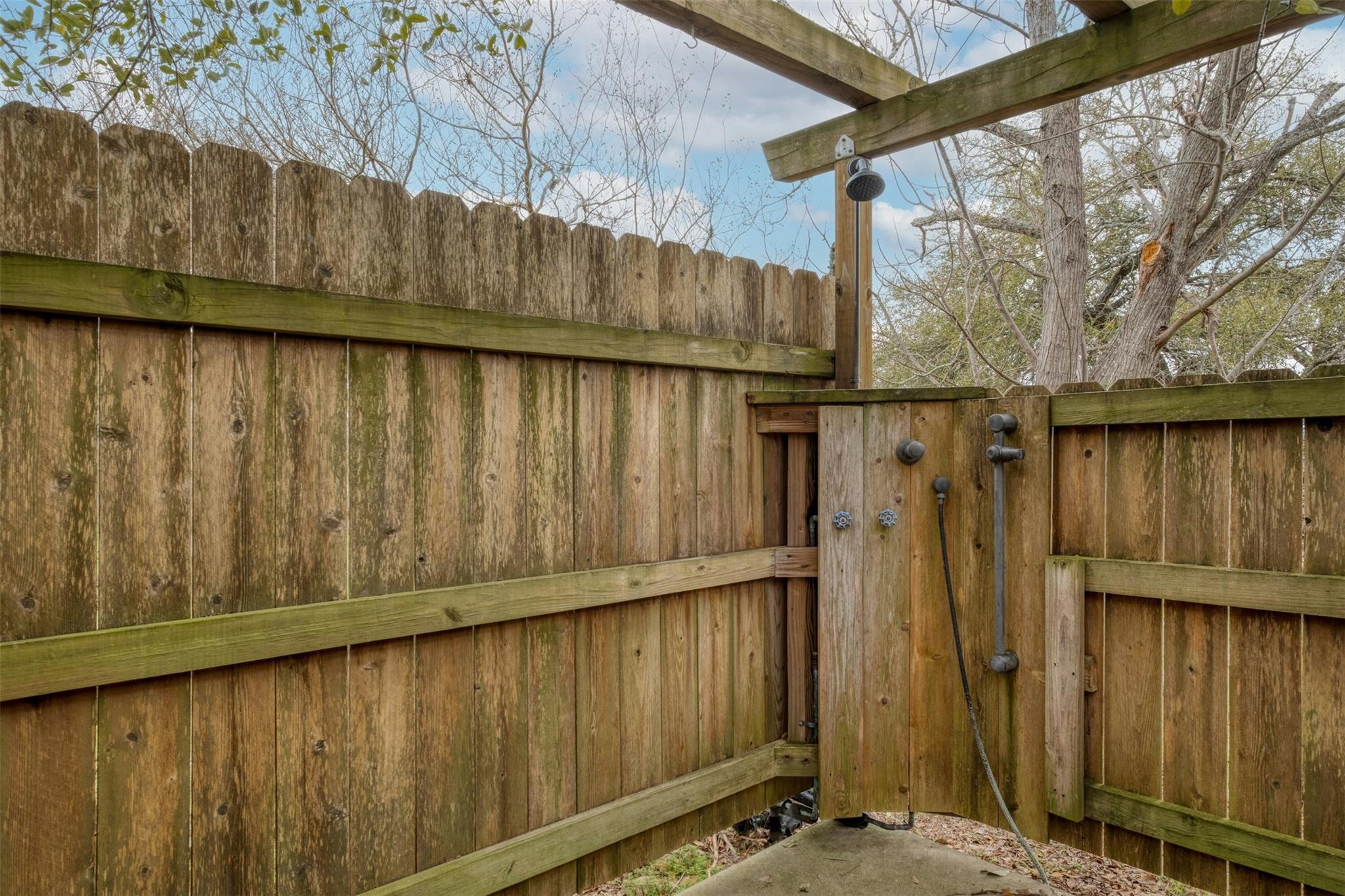 317 Walnut Creek Rd, Bastrop, TX 78602