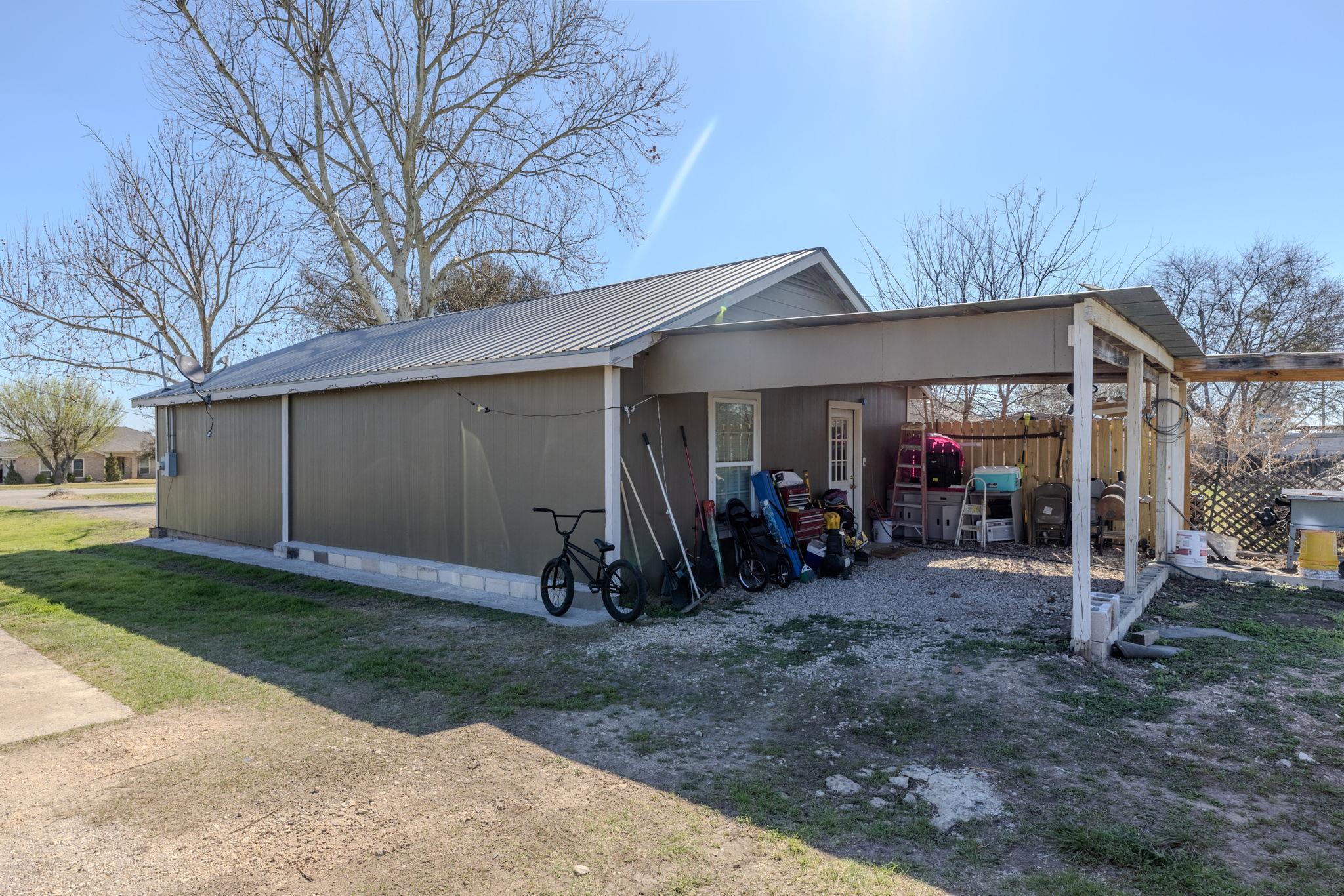 61 Family Cir, Hutto, TX 78634