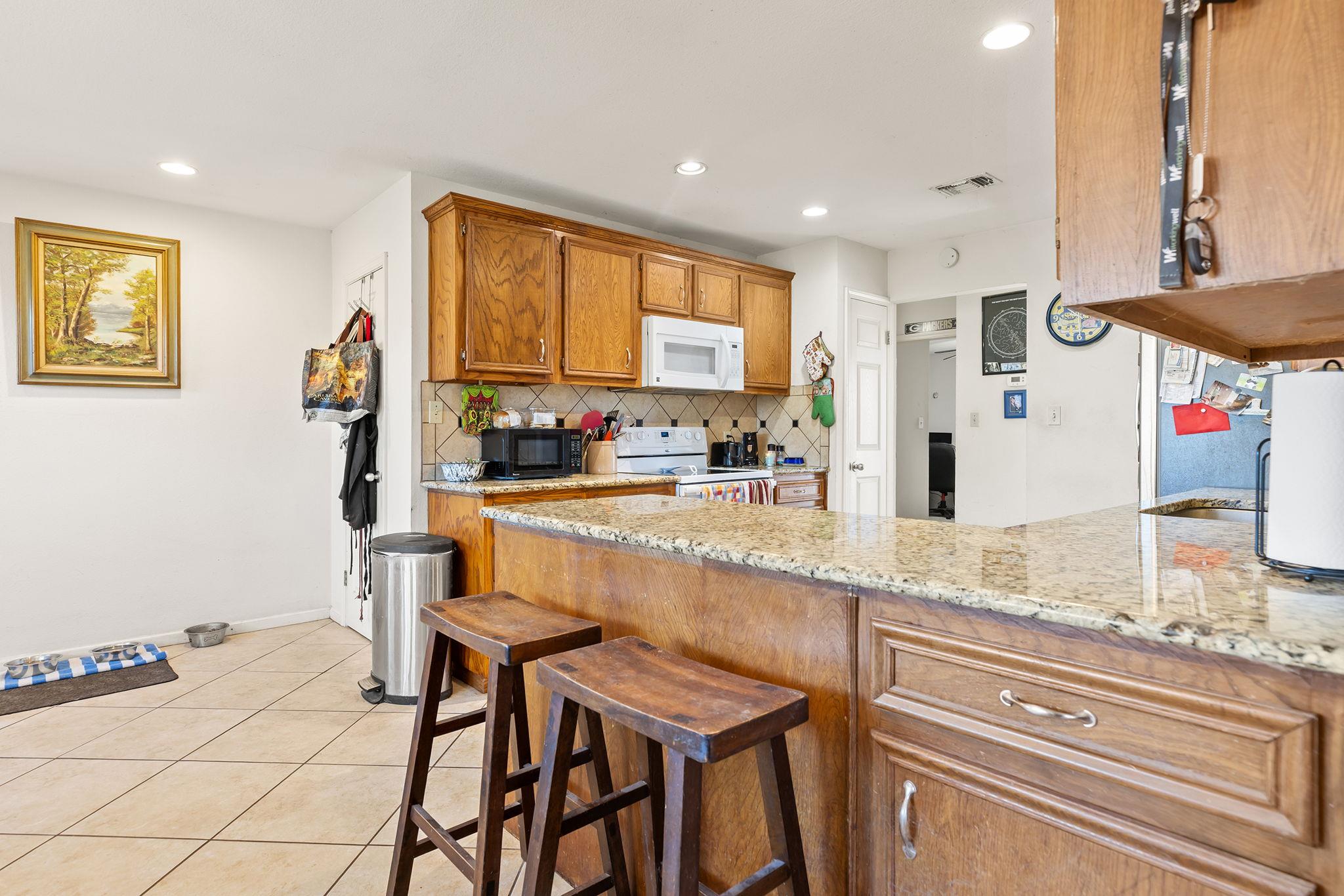 61 Family Cir, Hutto, TX 78634