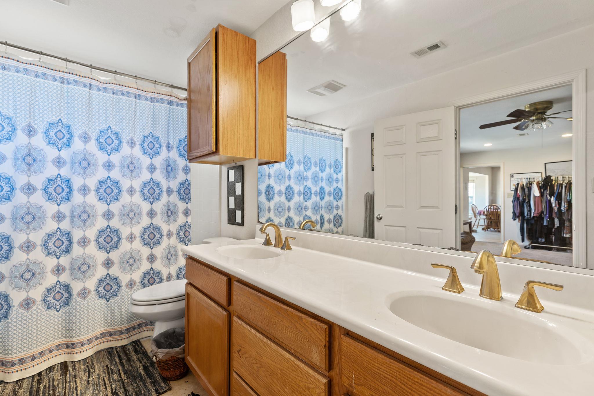 61 Family Cir, Hutto, TX 78634