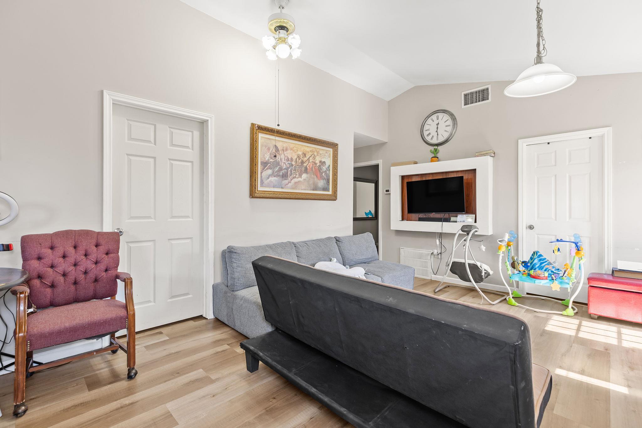 61 Family Cir, Hutto, TX 78634