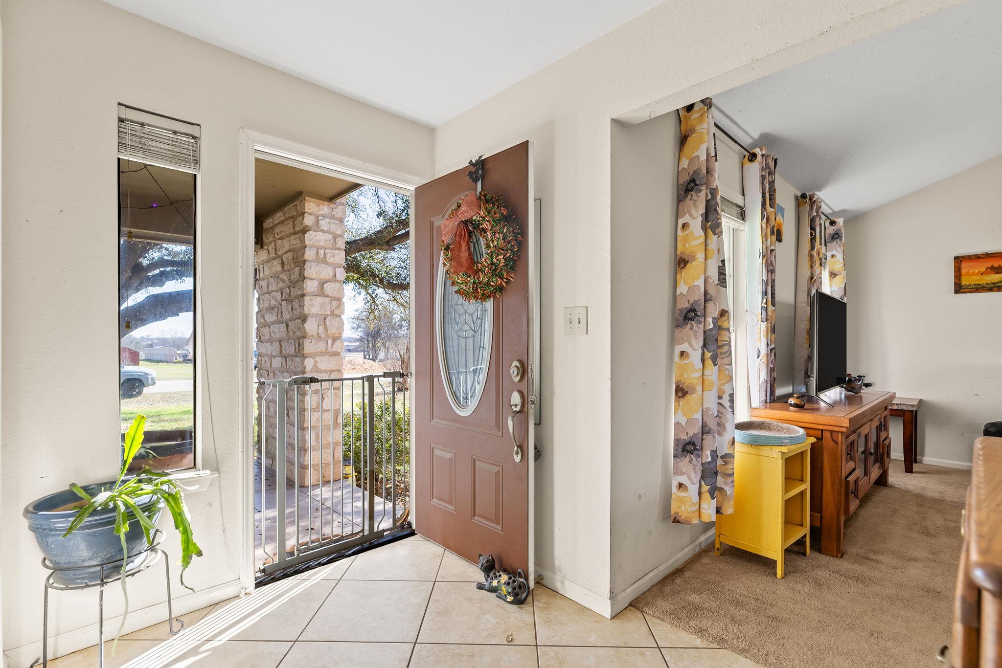 61 Family Cir, Hutto, TX 78634