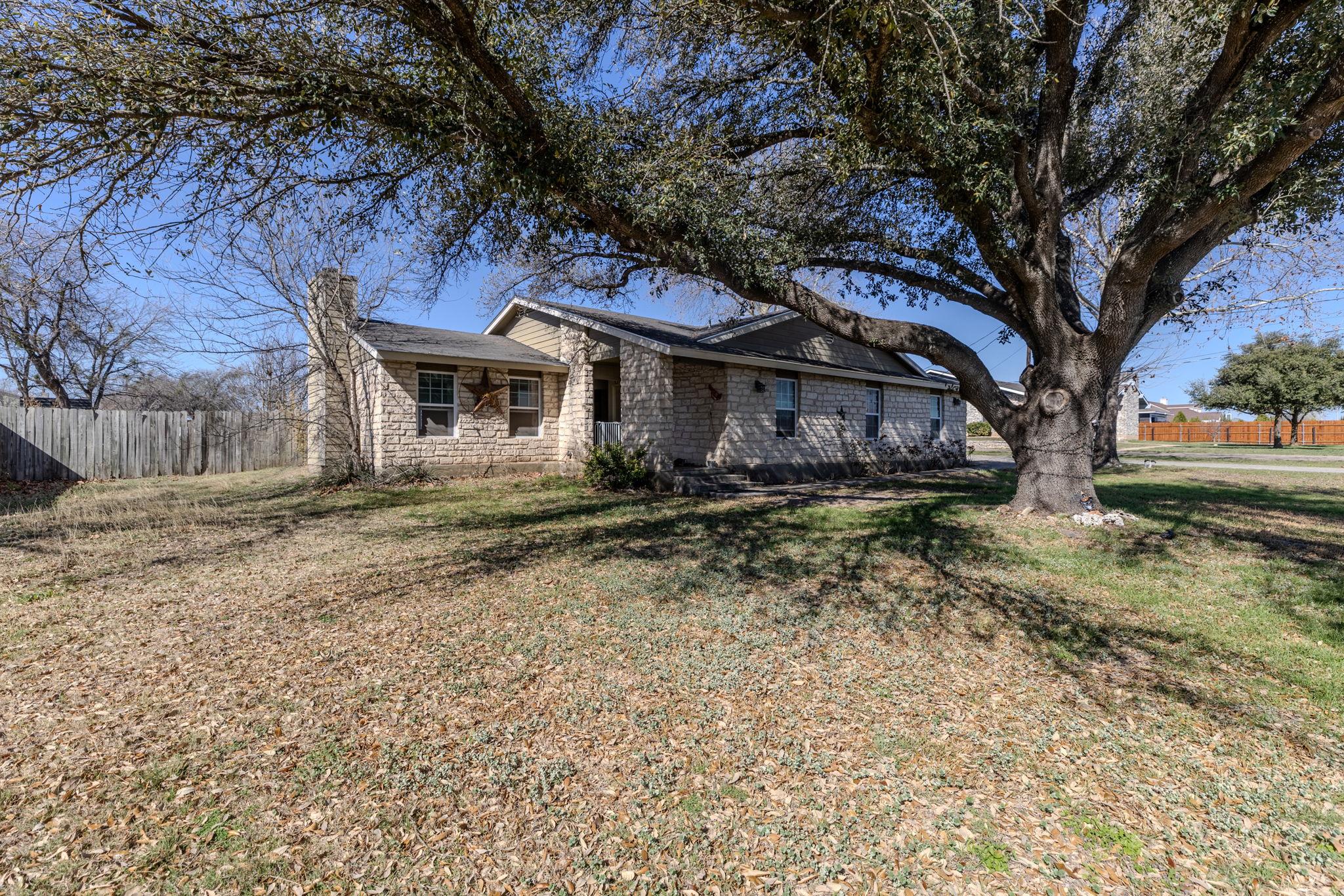 61 Family Cir, Hutto, TX 78634