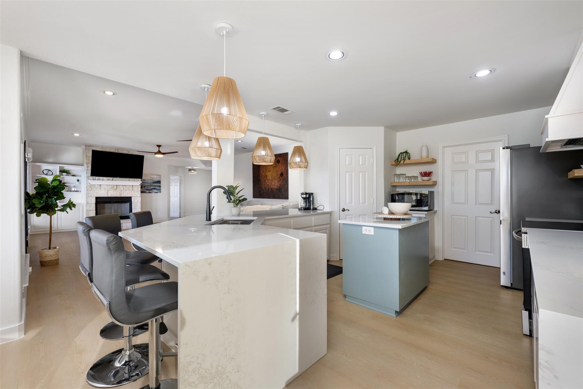 3008 Point Cv, Lago Vista, TX 78645