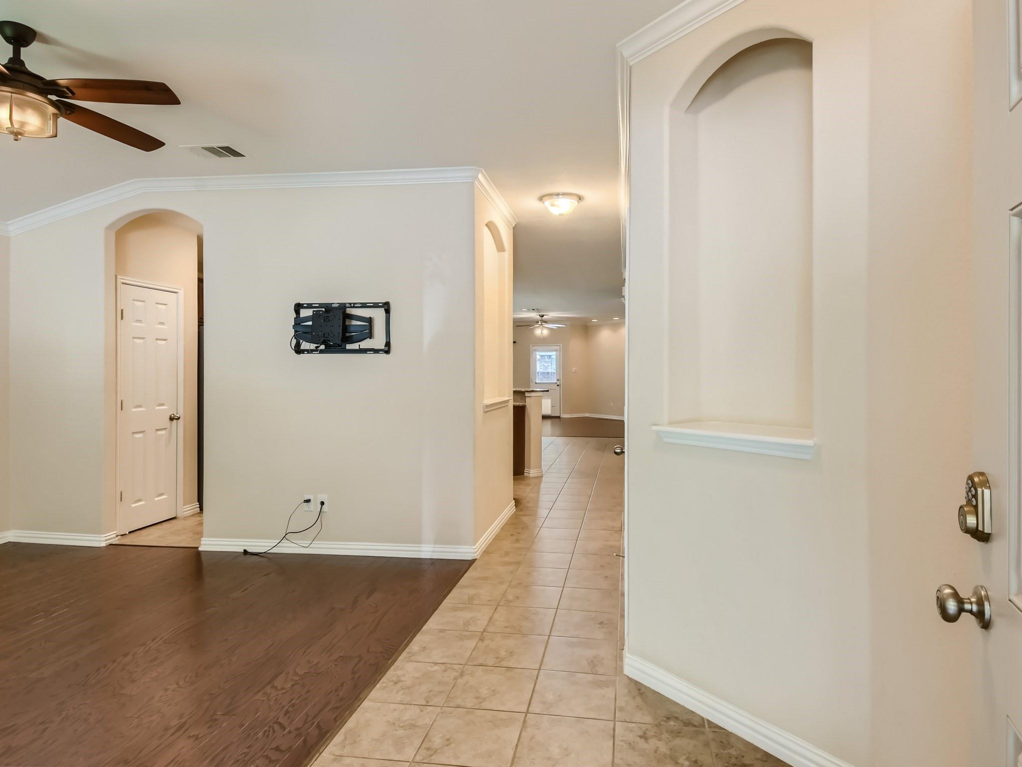 2016 Mary Ella Dr, Leander, TX 78641