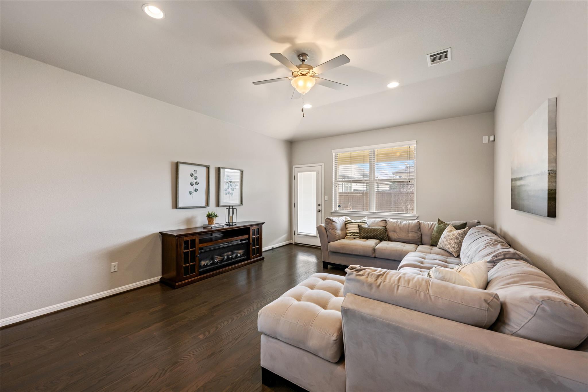 8121 Rosano St, Round Rock, TX 78665