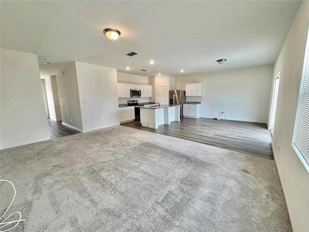 102 Gemsbok Rd, Hutto, TX 78634