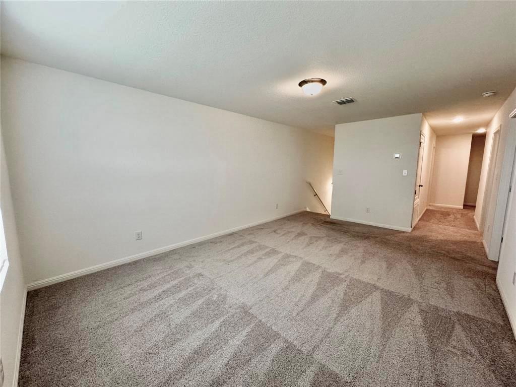 102 Gemsbok Rd, Hutto, TX 78634