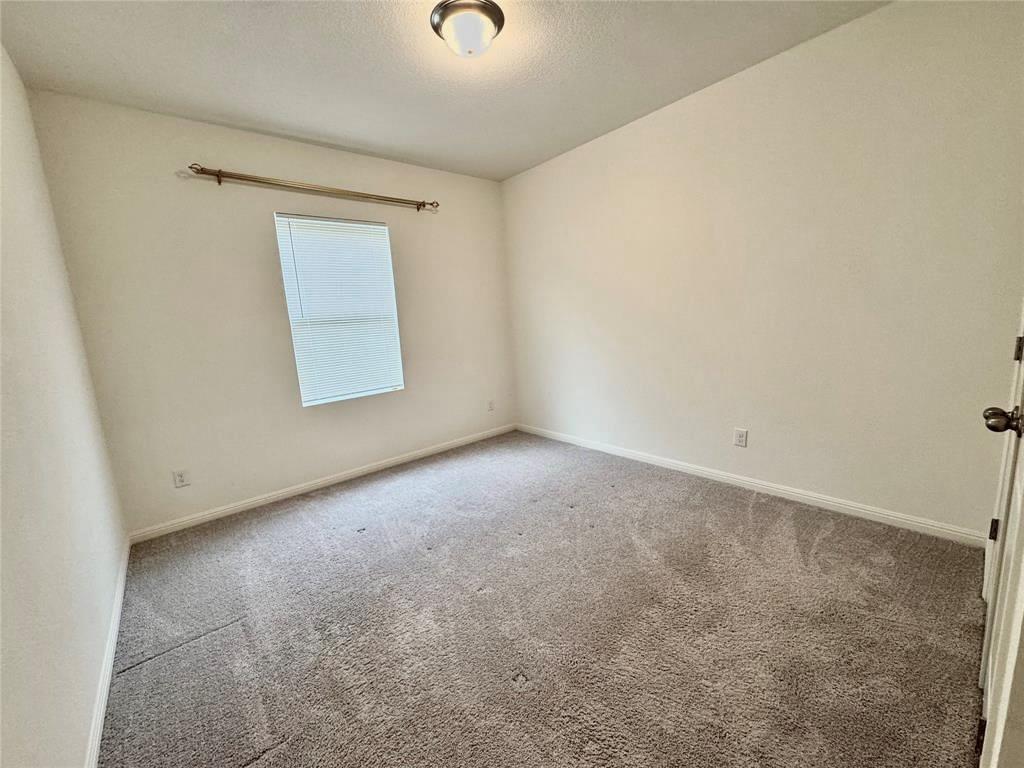 102 Gemsbok Rd, Hutto, TX 78634