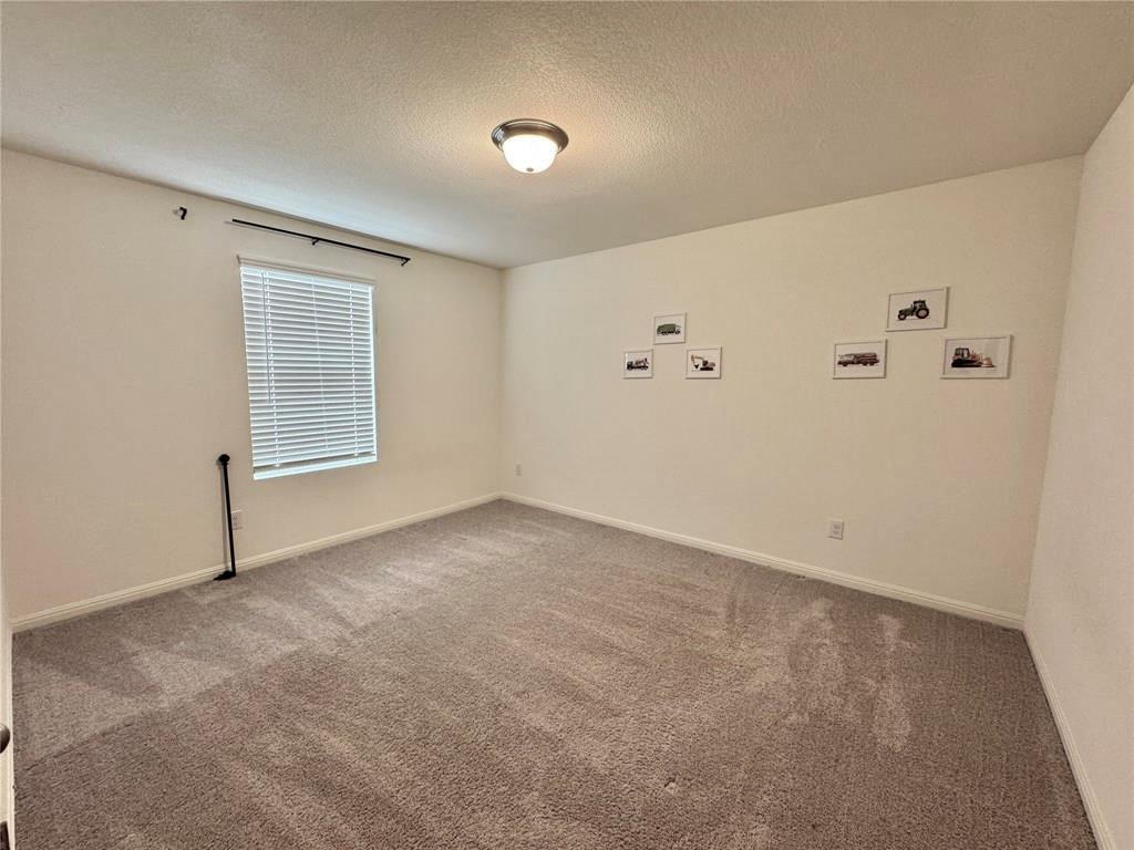 102 Gemsbok Rd, Hutto, TX 78634