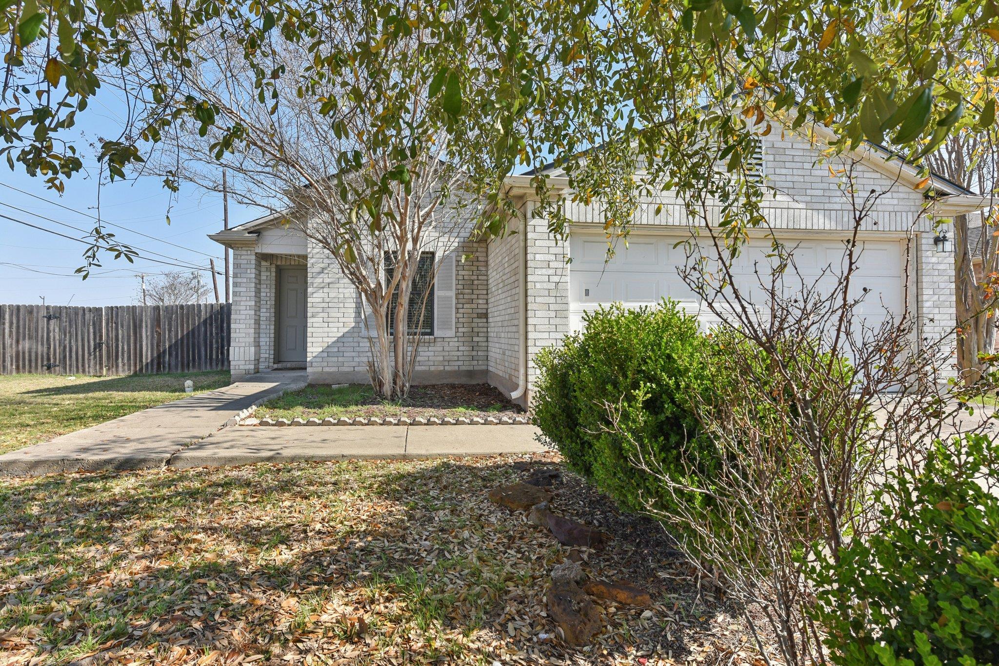 101 Bandara Woods Blvd, Elgin, TX 78621