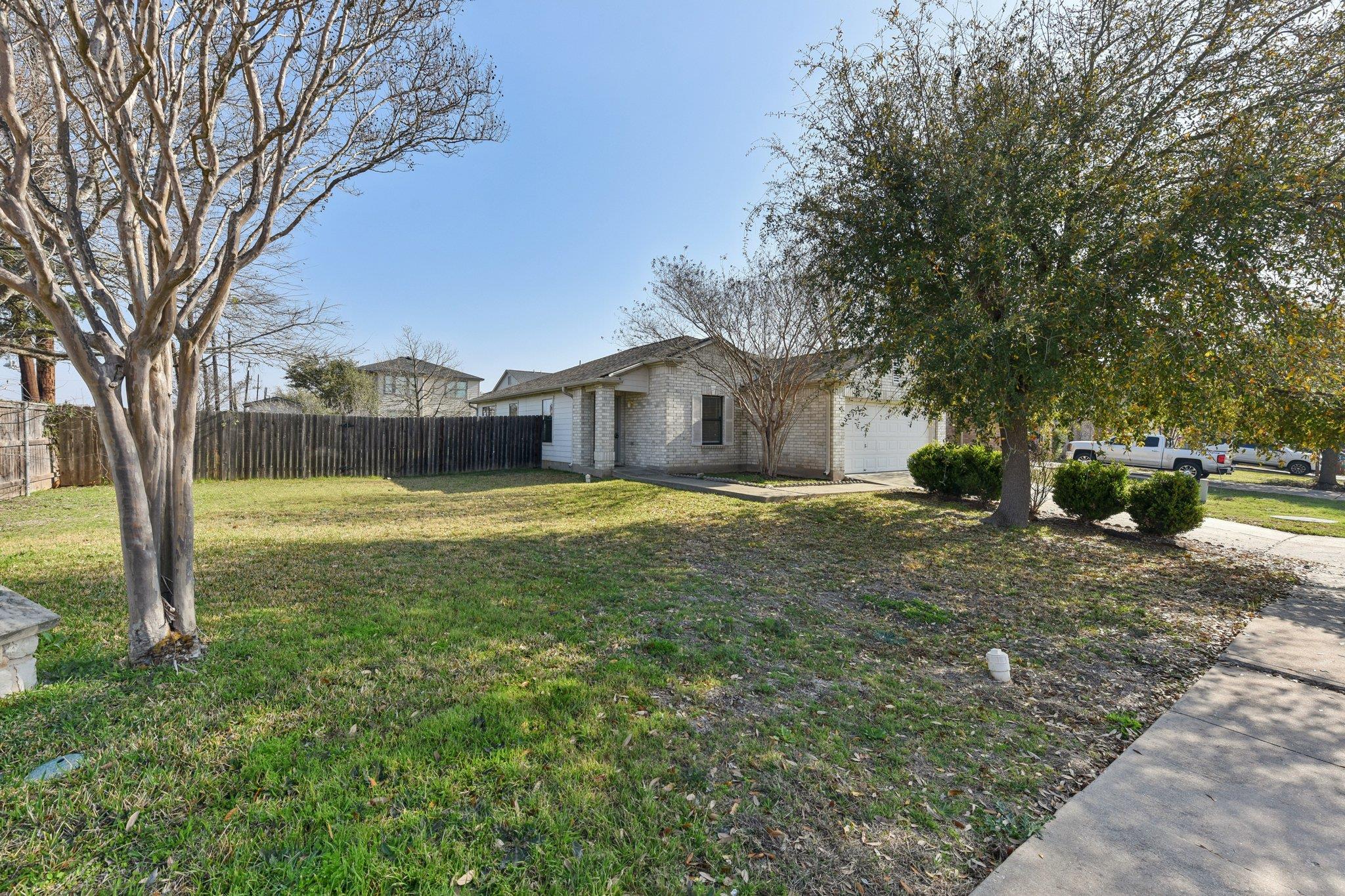101 Bandara Woods Blvd, Elgin, TX 78621