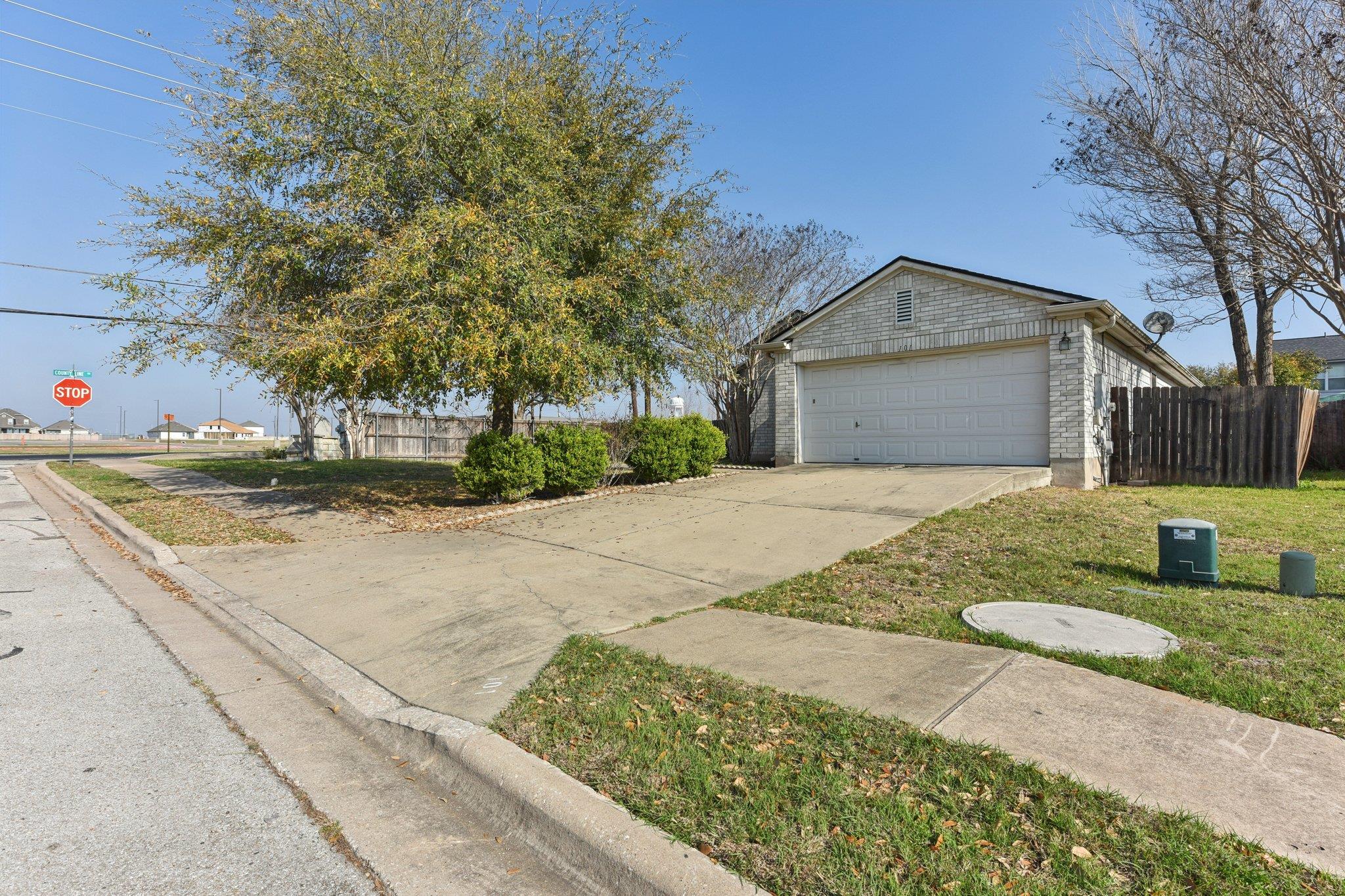 101 Bandara Woods Blvd, Elgin, TX 78621