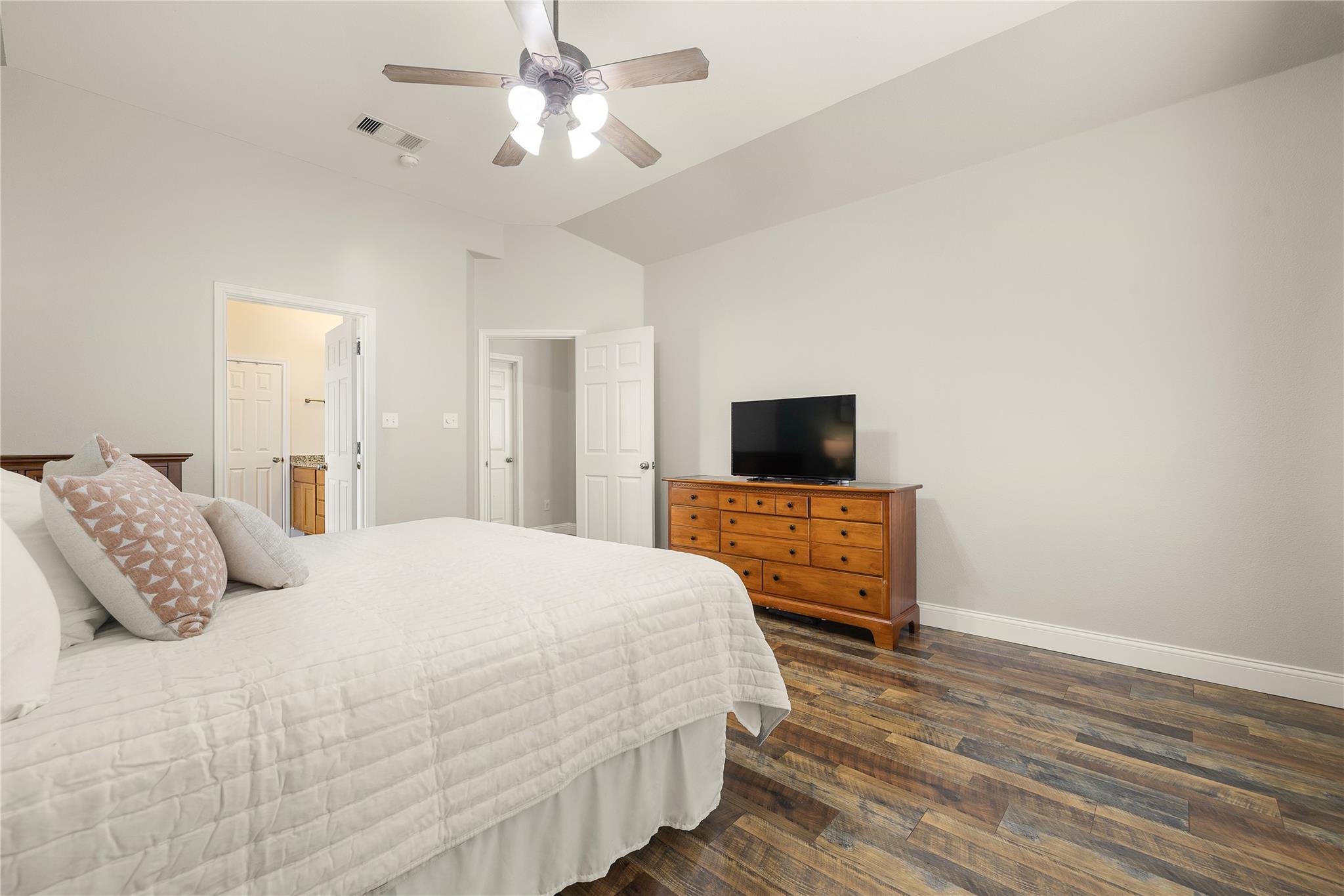 1104 Bethpage Dr, Hutto, TX 78634