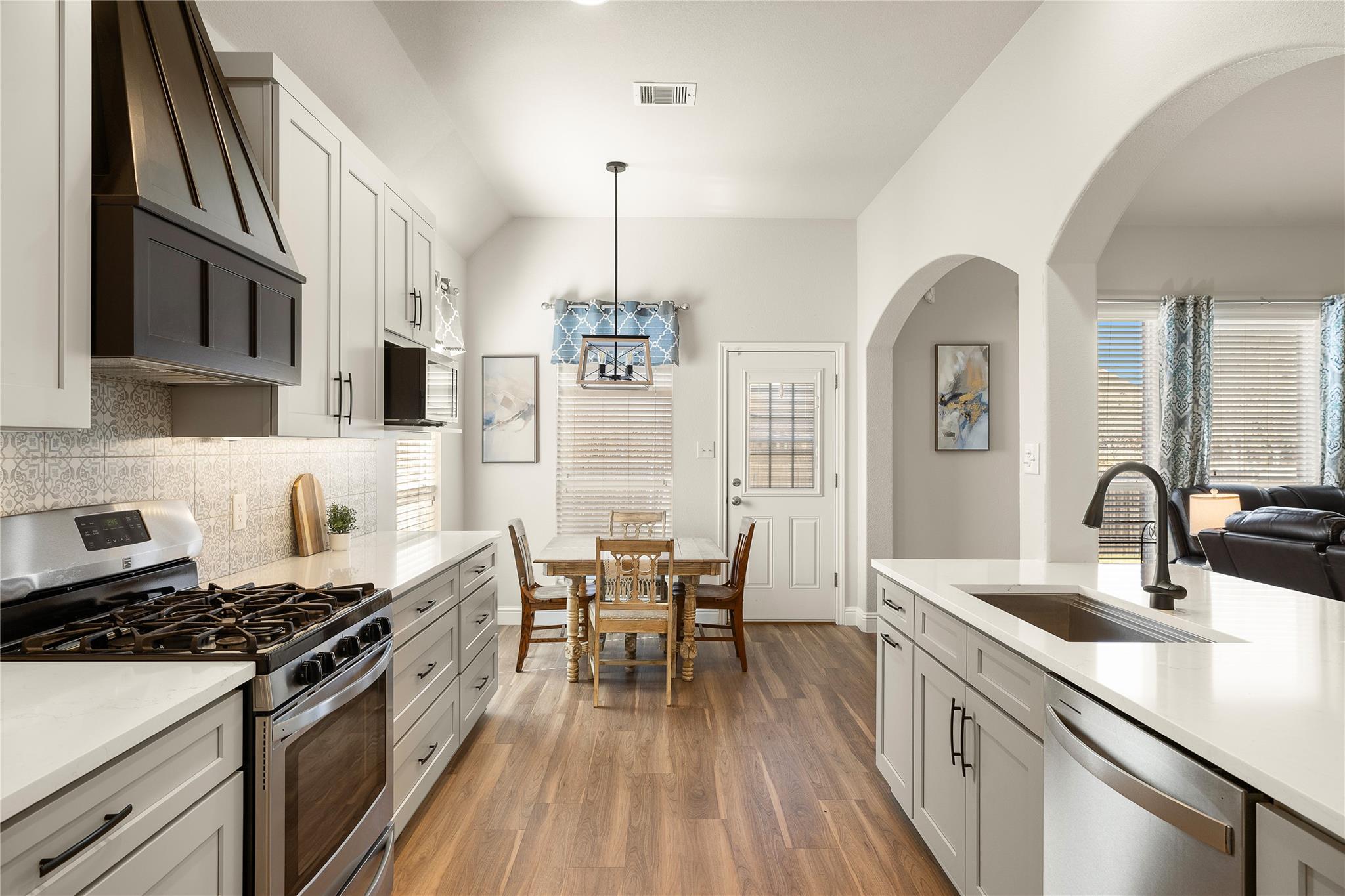 1104 Bethpage Dr, Hutto, TX 78634