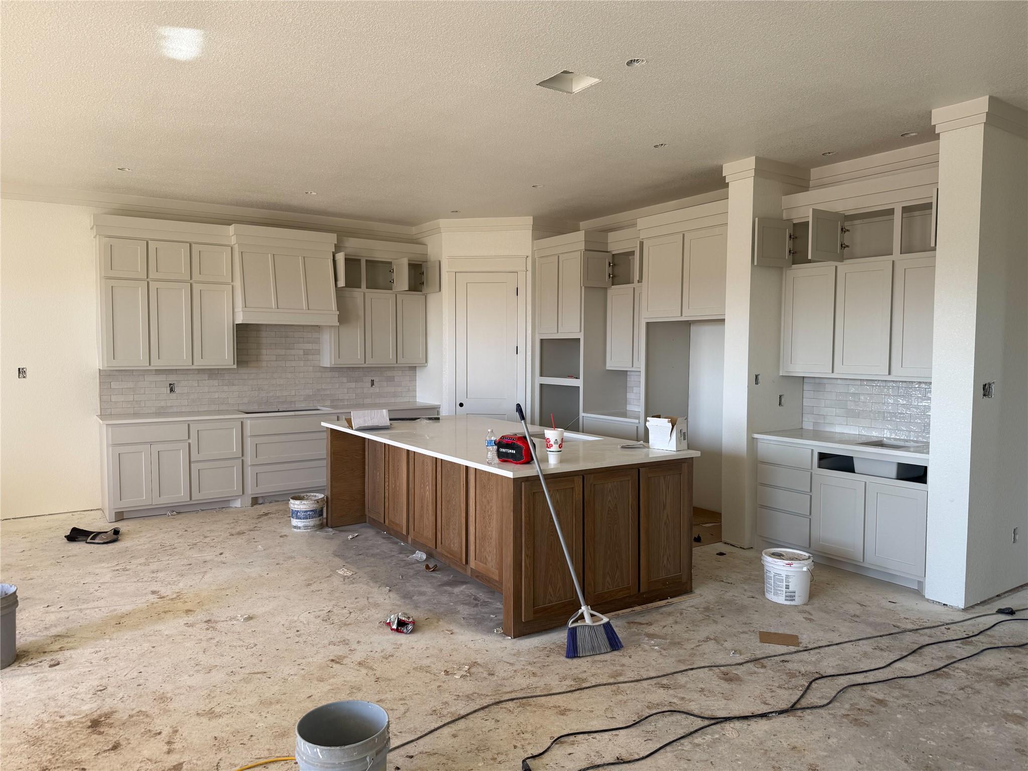 1614 Hunt Dr, Salado, TX 76571