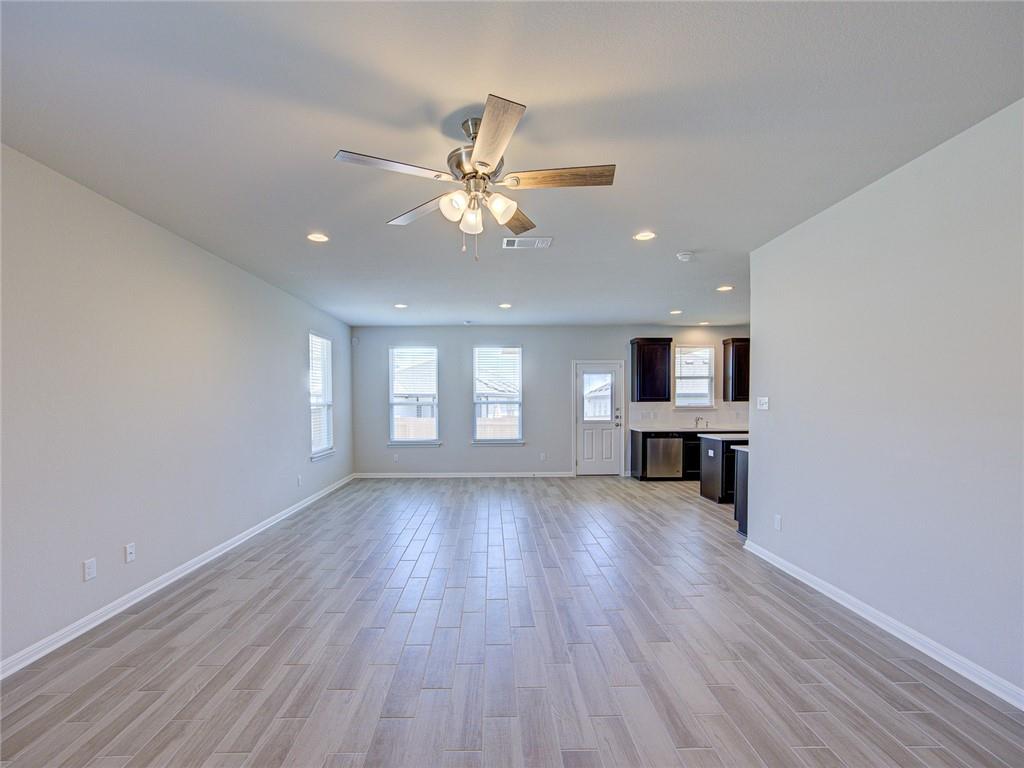 128 Drifter Ln, Jarrell, TX 76537