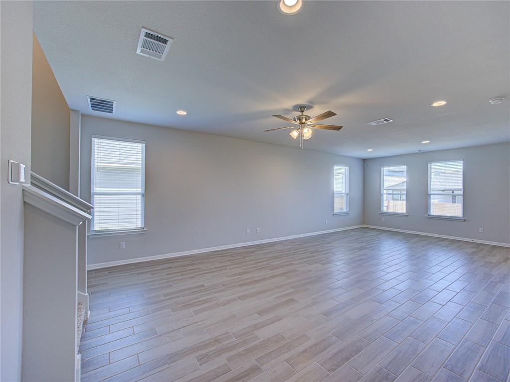 128 Drifter Ln, Jarrell, TX 76537