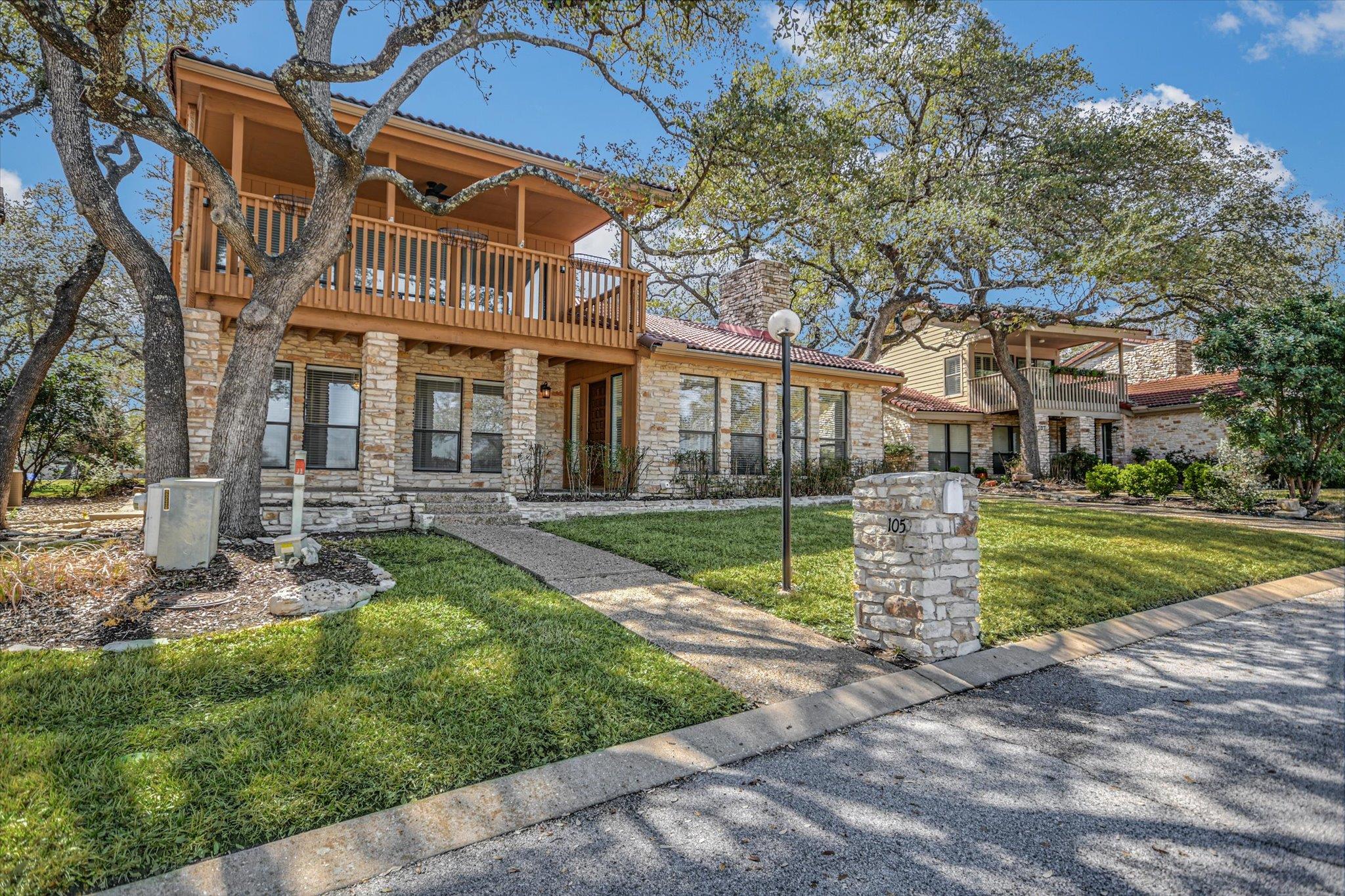 105 CRESCENT Blf, Austin, TX 78734