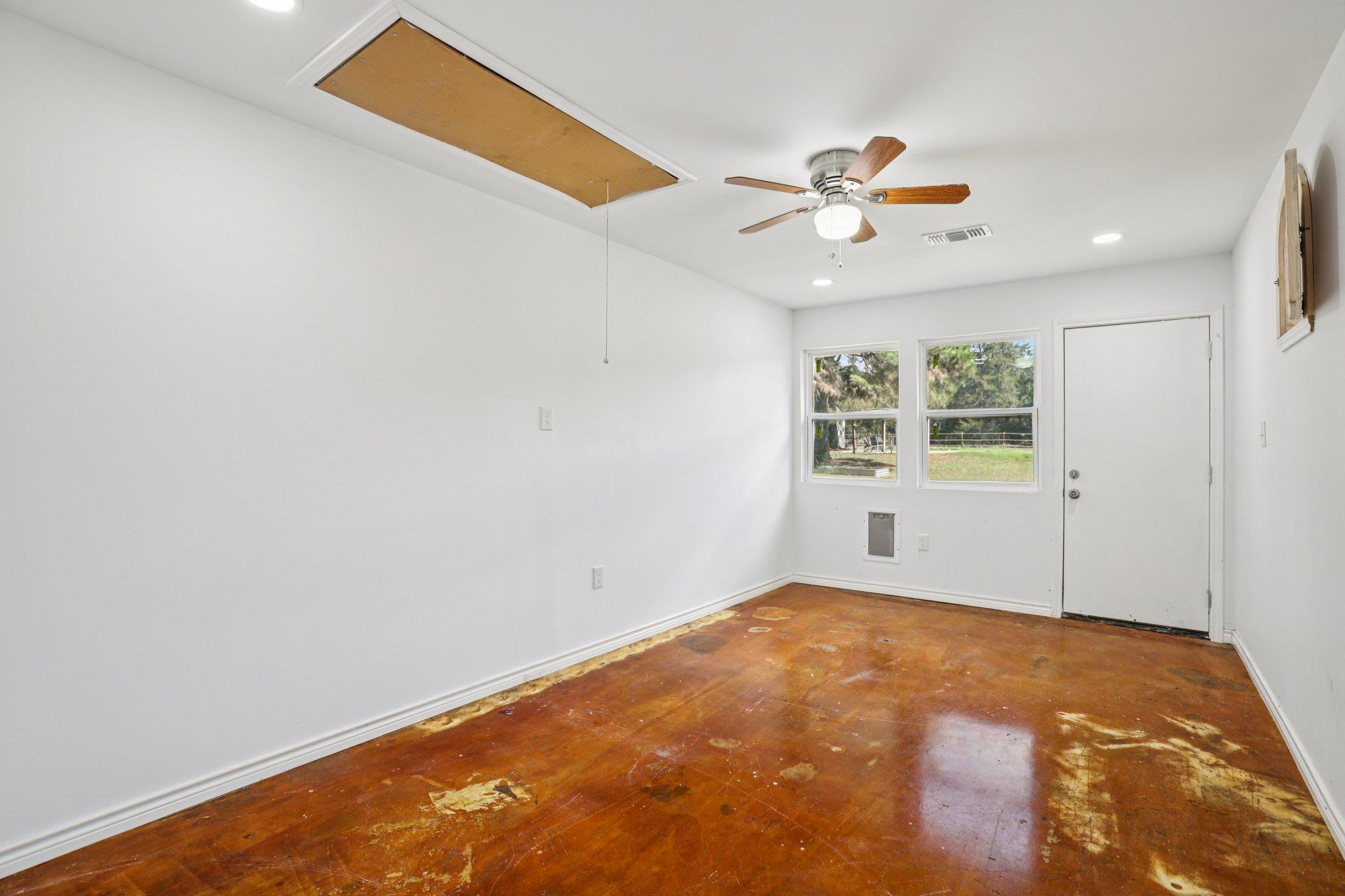 105 Daisy Ln, Bastrop, TX 78602